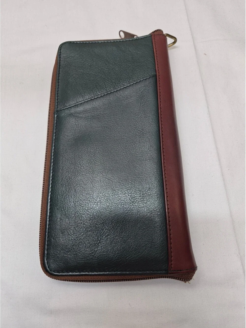 The Orvis Company Genuine Leather Zip-Around Wallet in Green and Brown B464